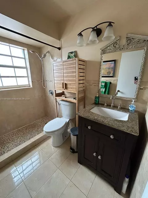 Undisclosed, Hialeah, FL 33015 photo 6