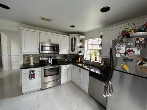 Undisclosed, Hialeah, FL 33015 photo 20
