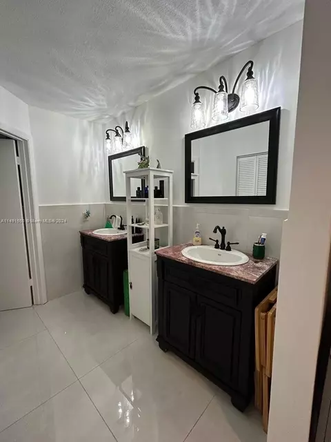 Undisclosed, Hialeah, FL 33015 photo 12
