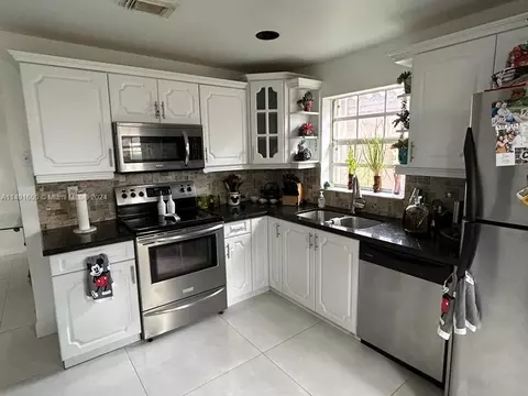 Undisclosed, Hialeah, FL 33015 photo 18