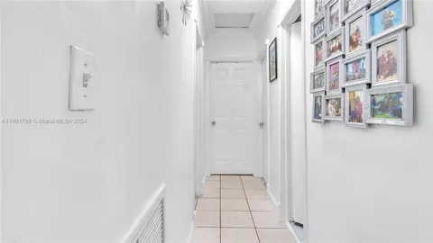 770 SE 4th Pl, Hialeah, FL 33010 photo 10