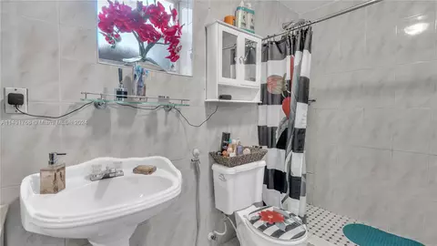 770 SE 4th Pl, Hialeah, FL 33010 photo 15
