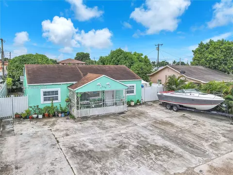 770 SE 4th Pl, Hialeah, FL 33010 photo 2