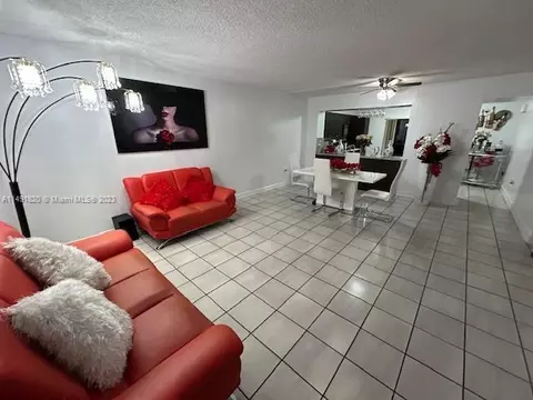 2186 W 60th St #20106, Hialeah, FL 33016