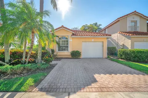 1692 SW 159th Ave, Pembroke Pines, FL 33027