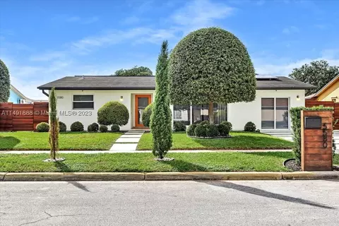 5580 SW 8th St, Margate, FL 33068