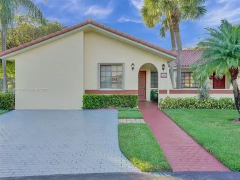 2245 El Cid Ct, Davie, FL 33324