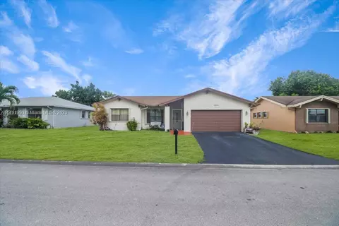 9625 NW 75th St, Tamarac, FL 33321