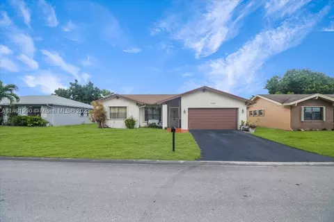 9625 NW 75th St, Tamarac, FL 33321