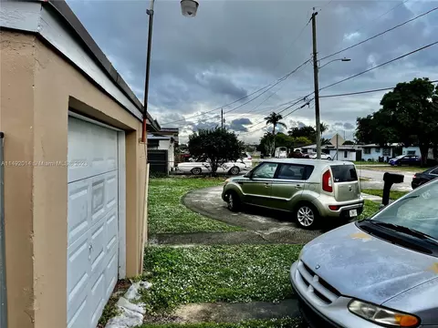 637 E 52nd St, Hialeah, FL 33013 photo 4