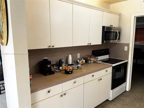 637 E 52nd St, Hialeah, FL 33013 photo 7
