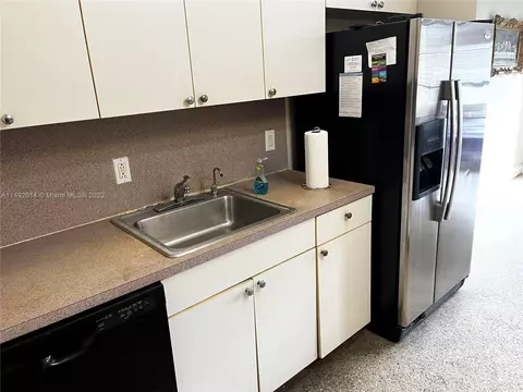 637 E 52nd St, Hialeah, FL 33013 photo 9