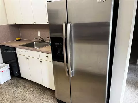 637 E 52nd St, Hialeah, FL 33013 photo 8