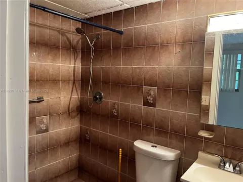 637 E 52nd St, Hialeah, FL 33013 photo 16