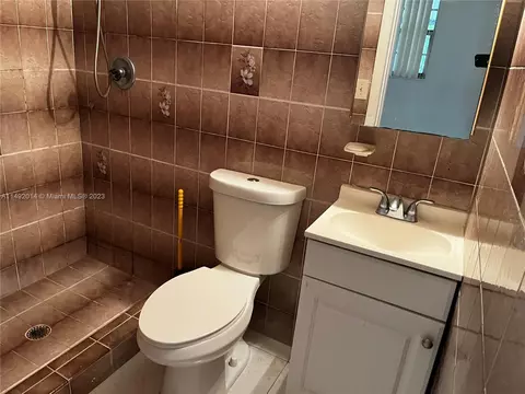 637 E 52nd St, Hialeah, FL 33013 photo 24