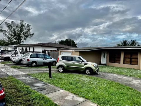 637 E 52nd St, Hialeah, FL 33013