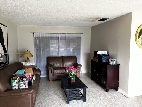 637 E 52nd St, Hialeah, FL 33013 photo 11