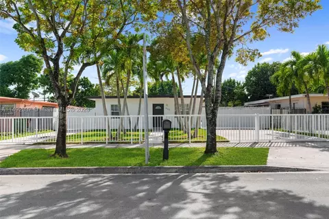 620 E 42nd St, Hialeah, FL 33013