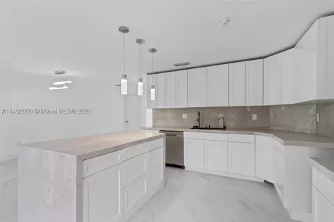 15951 SW 42 Ter, Miami, FL 33185