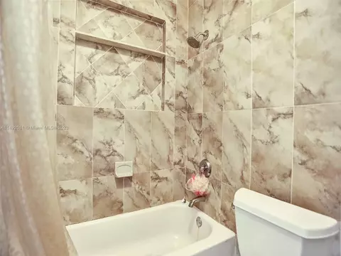 17520 NE 7th Pl, Miami, FL 33162 photo 13