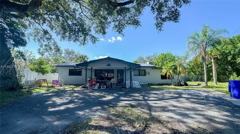 1961 N 56th Way, Hollywood, FL 33021