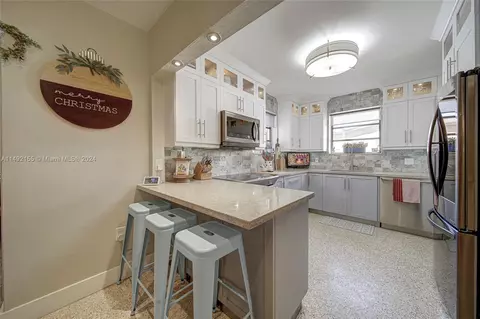 1040 N Royal Poinciana Blvd, Miami Springs, FL 33166