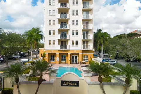 9021 SW 94th St #304, Miami, FL 33176