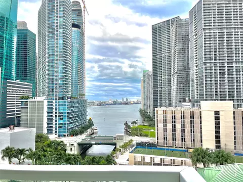 31 SE 5th St #1708, Miami, FL 33131