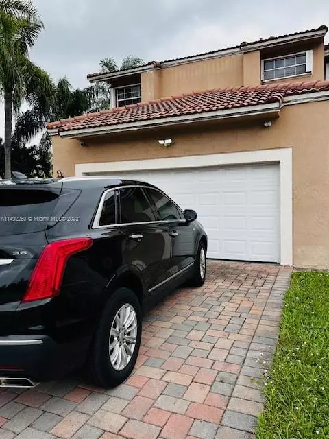 8257 NW 191st Ln, Hialeah, FL 33015
