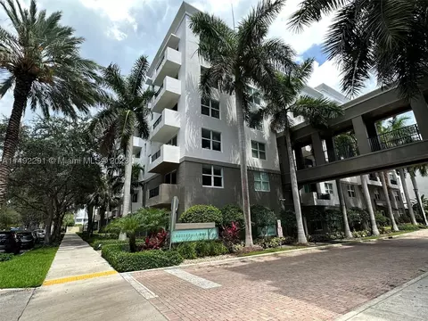 2421 NE 65th St #418, Fort Lauderdale, FL 33308