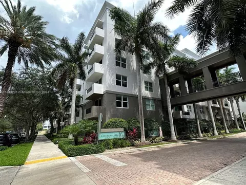 2421 NE 65th St #418, Fort Lauderdale, FL 33308