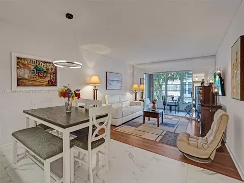 5003 NW 35th St #512, Lauderdale Lakes, FL 33319