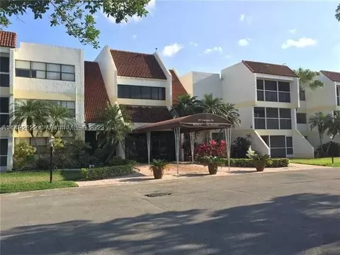 100 Lakeview Dr #206, Weston, FL 33326