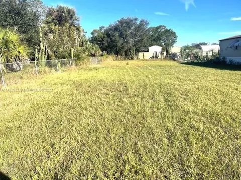 - Old Orchard Ave, Sebring, FL 33876