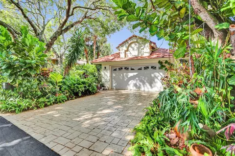 505 Misty Oaks Dr, Pompano Beach, FL 33069