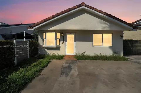 9167 NW 113th St, Hialeah Gardens, FL 33018