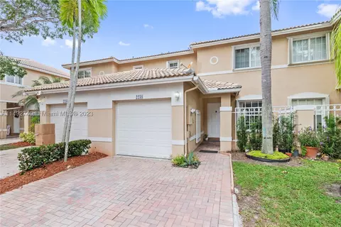 2238 NW 171st Ter #2238, Pembroke Pines, FL 33028