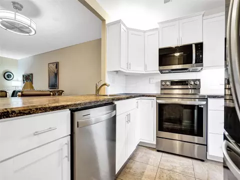 5000 NW 36th St #512, Lauderdale Lakes, FL 33319