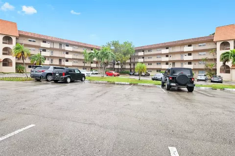 6061 N Falls Cir Dr #303, Lauderhill, FL 33319