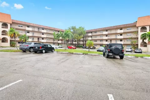 6061 N Falls Cir Dr #303, Lauderhill, FL 33319
