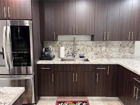 8879 Fontainebleau Blvd #101, Miami, FL 33172