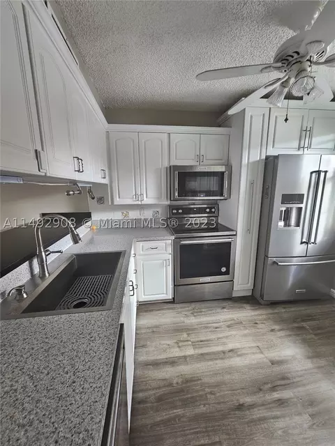 1504 Whitehall Dr #105, Davie, FL 33324