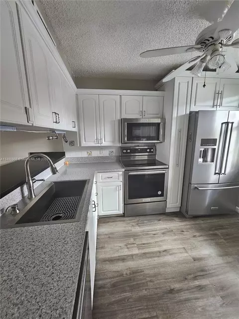 1504 Whitehall Dr #105, Davie, FL 33324