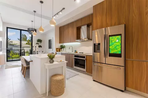 1030 15th St #205, Miami Beach, FL 33139