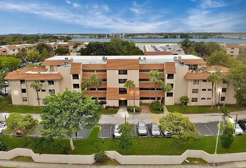 491 Ives Dairy Rd #305-5, Miami, FL 33179