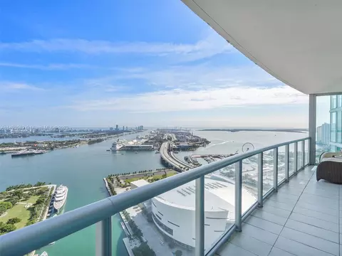 888 Biscayne Blvd #4209, Miami, FL 33132