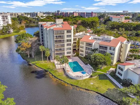 2300 S Cypress Bend Dr #201, Pompano Beach, FL 33069