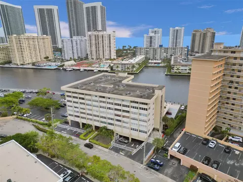 111 Golden Isles Dr #E9, Hallandale Beach, FL 33009