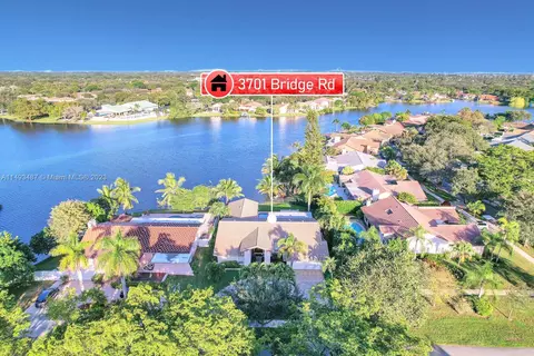 3701 Bridge Rd, Hollywood, FL 33026