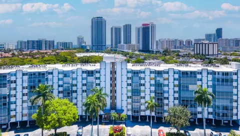 200 Diplomat Pkwy #821, Hallandale Beach, FL 33009